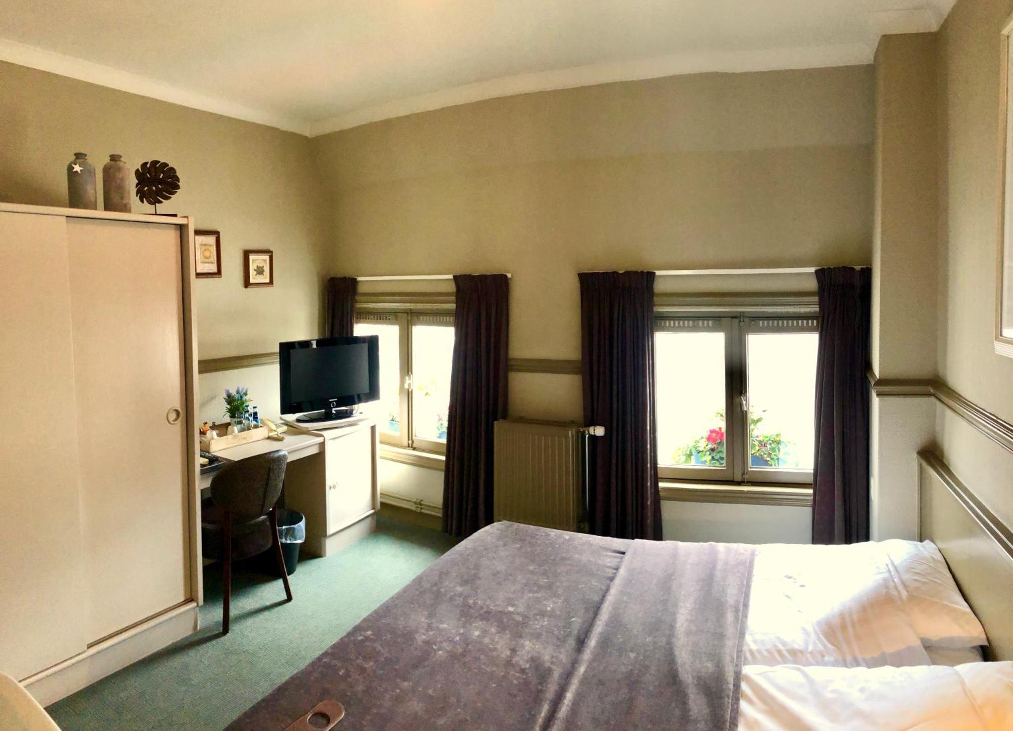 Grand Cafe Hotel De Bourgondier Bergen op Zoom Eksteriør bilde