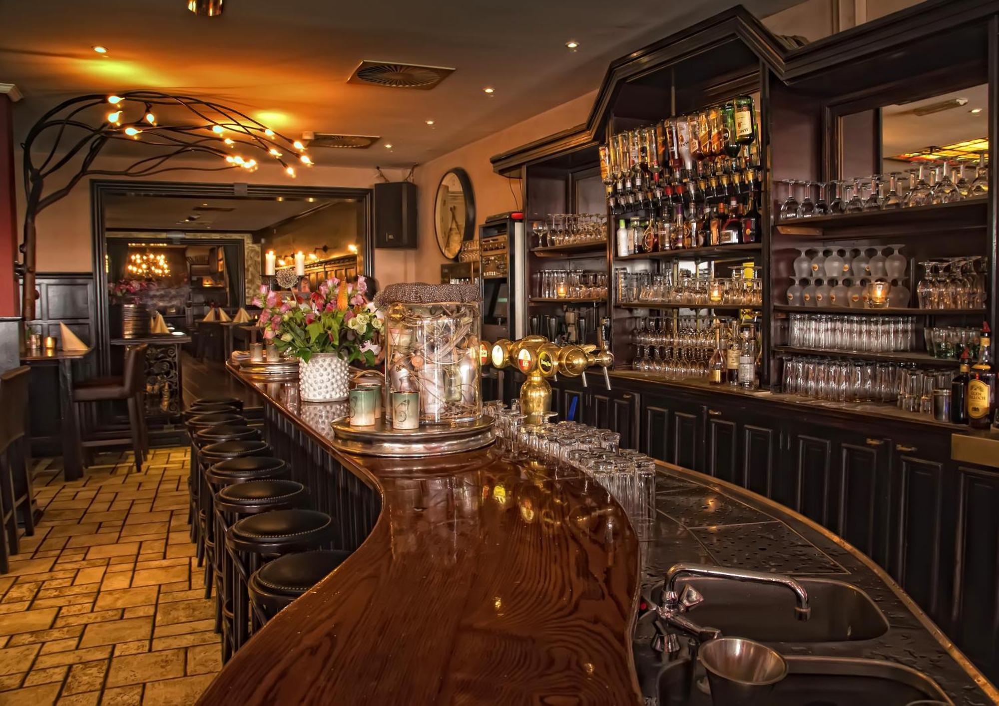 Grand Cafe Hotel De Bourgondier Bergen op Zoom Eksteriør bilde